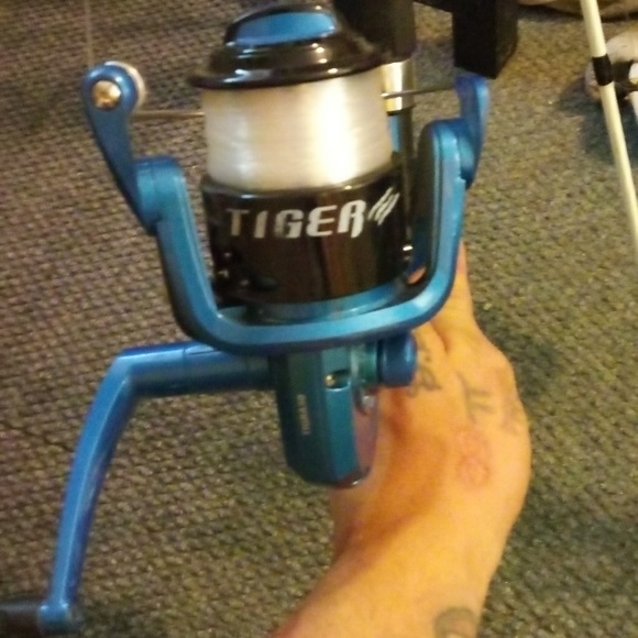 Fishing poles - Picture 3 of 4